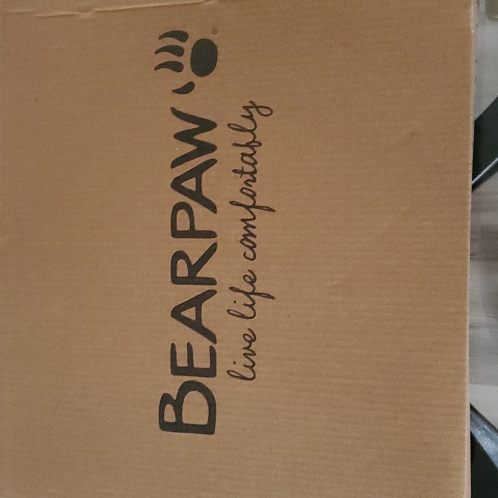 Bearpaw Kaylee size 6